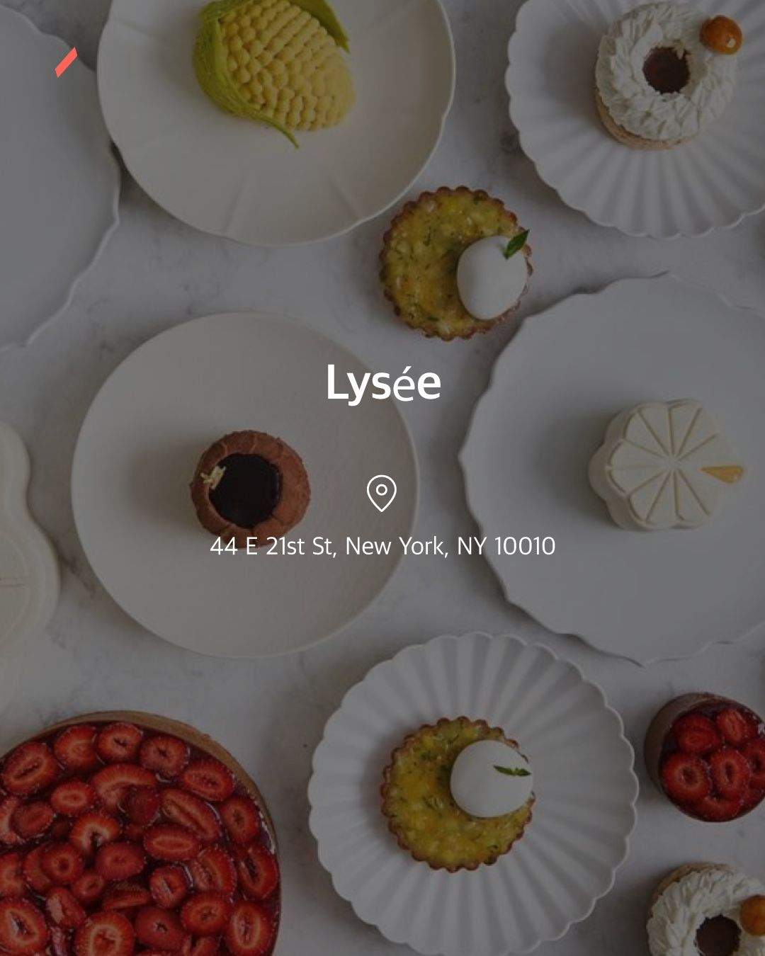 접시 위에 놓인 디저트 사진과 Lysée 매장 주소 정보