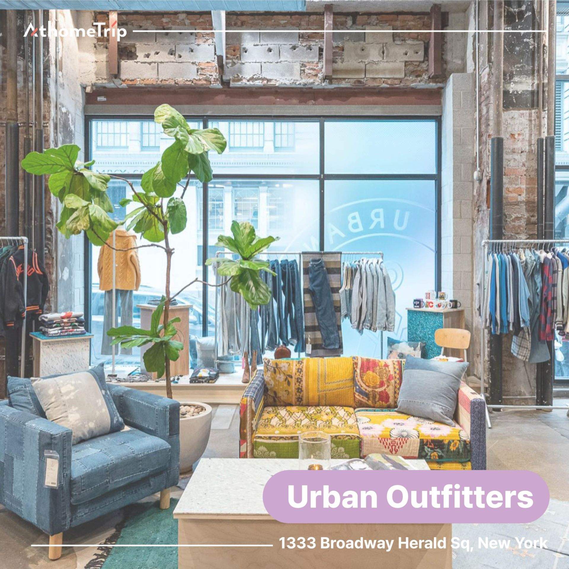 Urban Outfitters 상업 공간 내부에 소파, 의자, 옷걸이와 식물이 배치된 모습