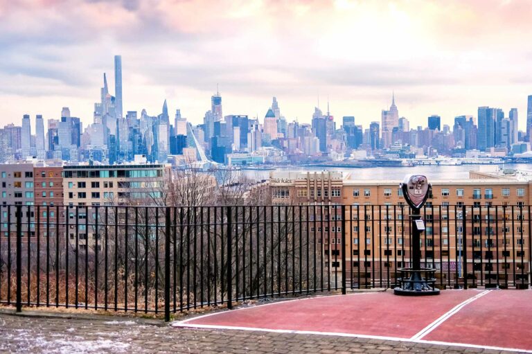 Hudson River stay side gallery image 2